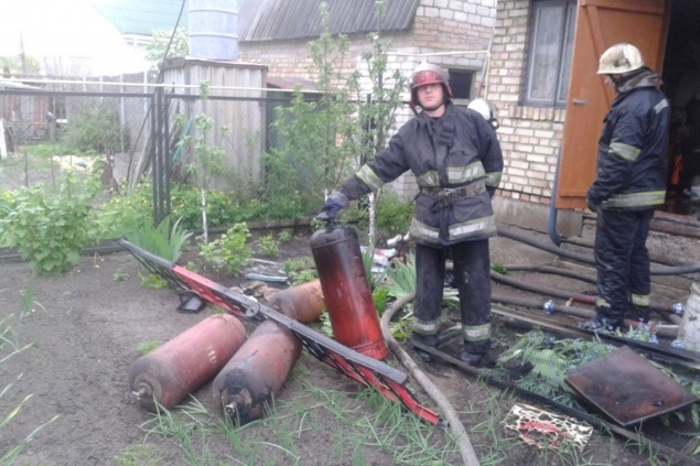 Cпасатели на Киевщине предотвратили взрыв газовых баллонов