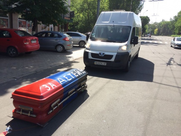 Террористам из ДНР мариупольские бизнесмены подарили гроб