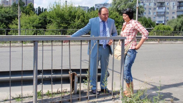Еще один мост в Голосеевском р-не перекрасят в национальные цвета