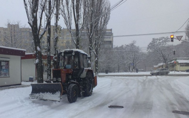 На первый снег в Киеве “налетело” почти 4 тысячи дворников