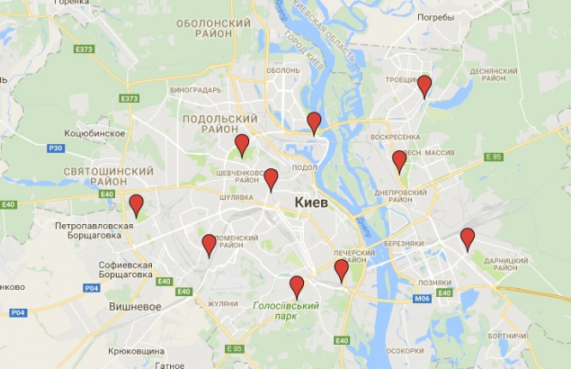 В Киеве открыли пункты утилизации новогодних елок В Киеве открыли пункты утилизации новогодних елок