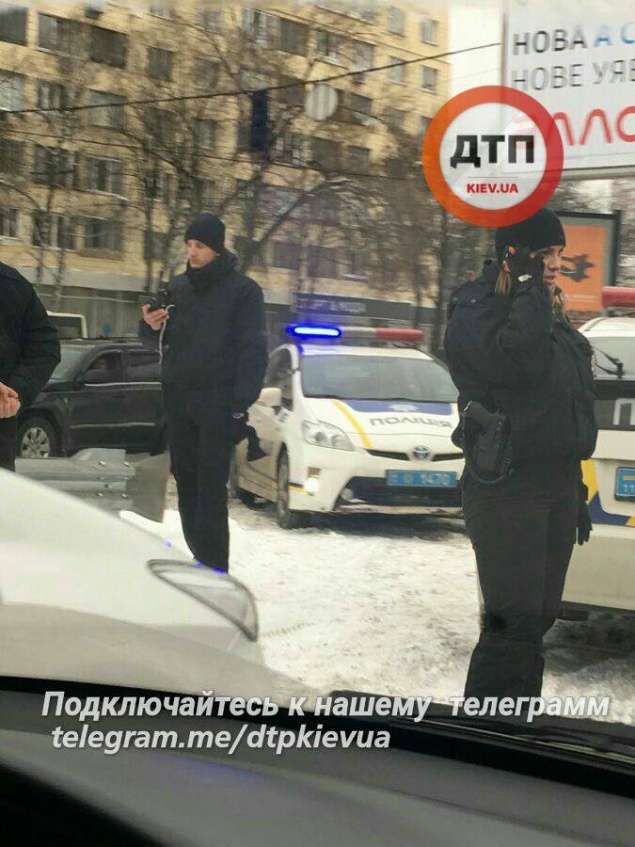 Нарушительнице на “Порше“ в Киеве помогли ”отбиться” от полицейских (фото)