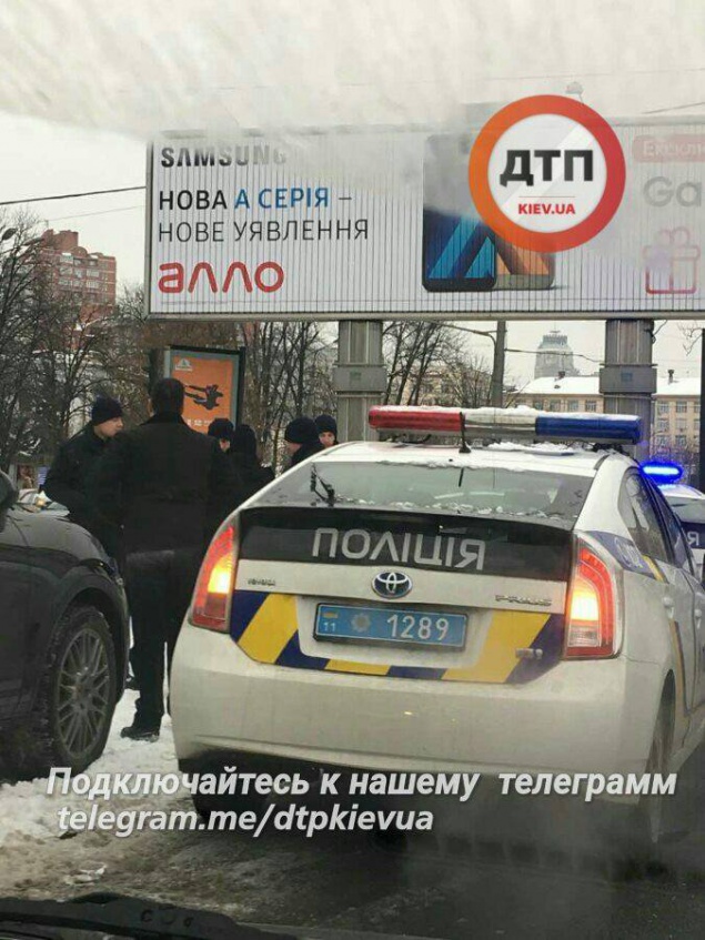 Нарушительнице на “Порше“ в Киеве помогли ”отбиться” от полицейских (фото)