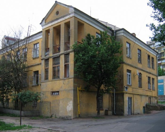 В Киевсовете интересуются судьбой миллиона гривен, перечисленных ЖЭКу для ремонта жилого дома на Печерске