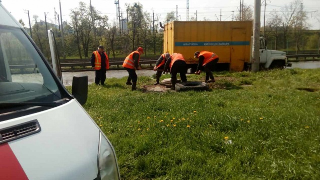 В Киеве затопило улицу Борщаговскую