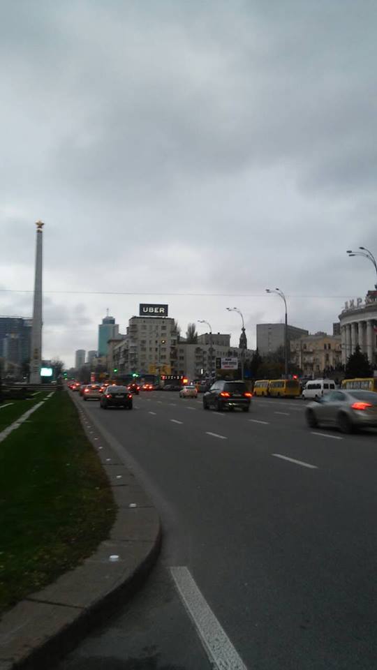 На площади Победы в Киеве установили отечественные светоотражающие элементы (фото)