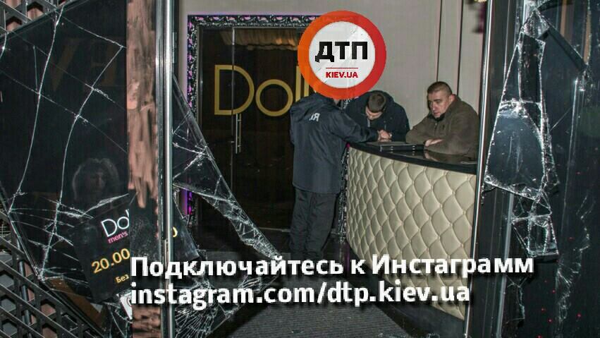 В киевском стрип-клубе неизвестные устроили стрельбу (фото)