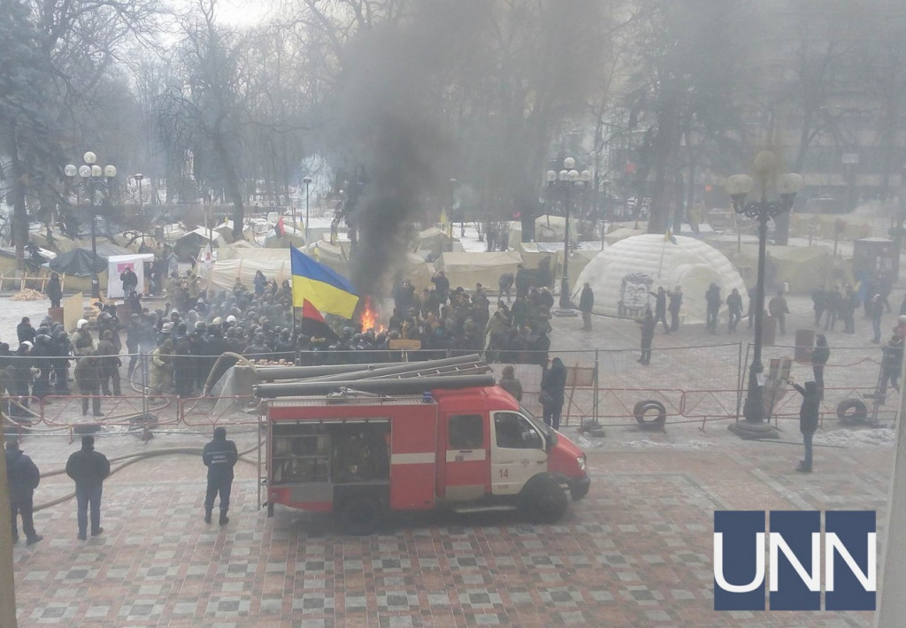 Под Верховной Радой в Киеве произошли столкновения (видео)