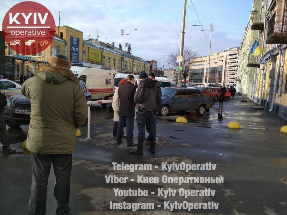 Под Святошинским судом в Киеве ранен человек