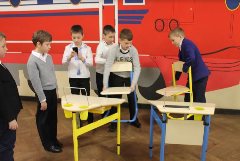 Урок демократии в школах Святошино - выбирали новые парты для Новой украинской школы