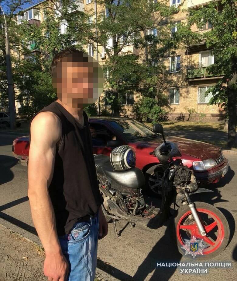 В Киеве орудовал грабитель на мотоцикле