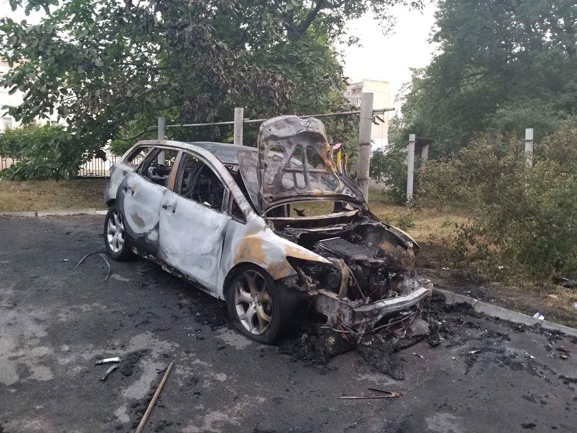 В Соломенском районе неизвестные сожгли автомобиль (фото, видео)