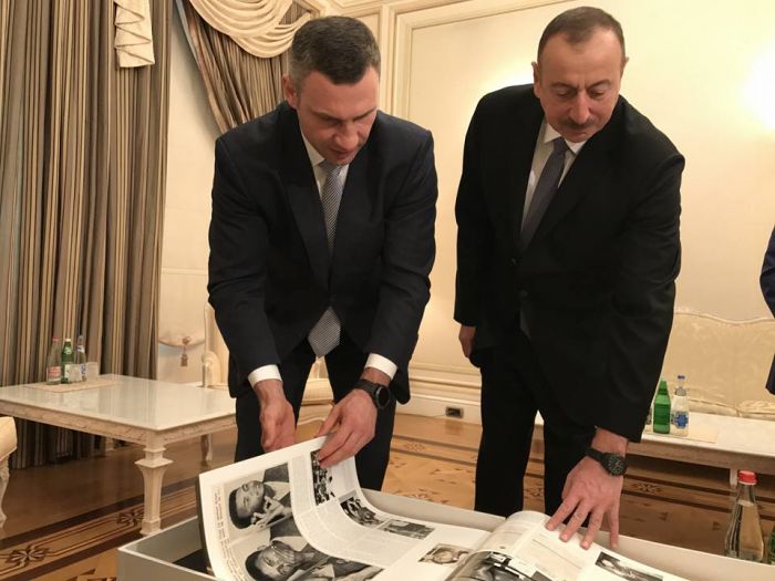 Командировки Кличко в Баку зря не прошли: азербайджанцы стали выигрывать дорожные подряды “Киевавтодора”