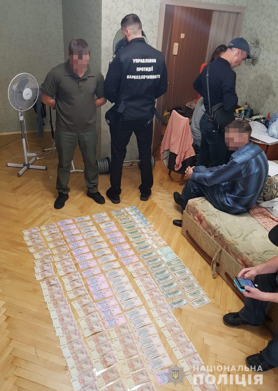 Правоохранители Киева задержали сотрудника СИЗО за сбыт наркотиков заключенным (фото, видео)