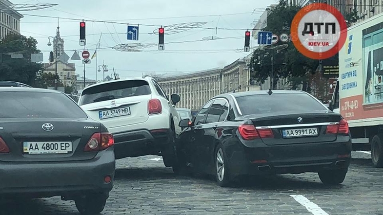 ДТП на Днепровской набережной в Киеве: полиция составила на водителя BMW два админпротокола и отпустила (видео)