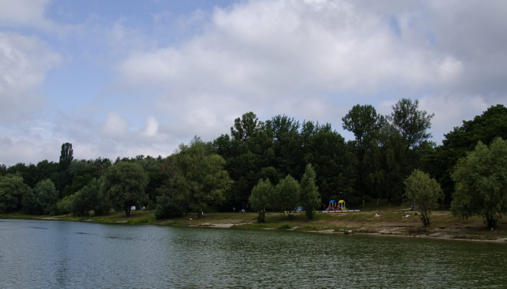 Расчистить и благоустроить Синее озеро в Киеве планируют за 850 тысяч гривен (фото)
