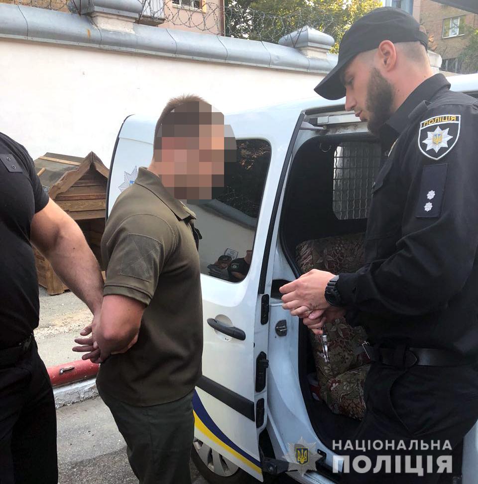 Правоохранители Киева задержали сотрудника СИЗО за сбыт наркотиков заключенным (фото, видео)