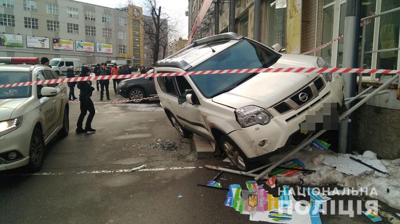 В Соломенском районе Киева неизвестные со стрельбой украли сумку с деньгами из автомобиля (фото)