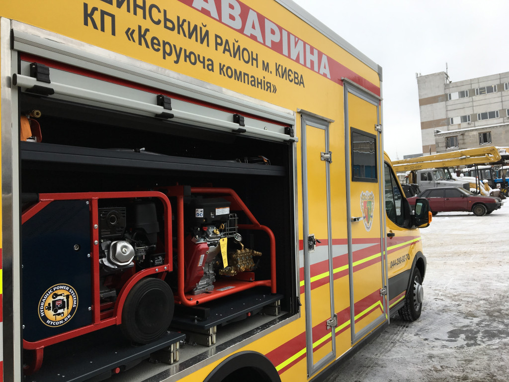 В Святошинском районе продолжается модернизация технического оборудования коммунальных служб (фото)