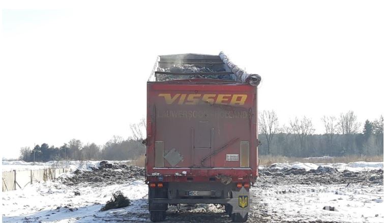 На Киевщине задержаны два мусоровоза со львовскими номерами (фото)