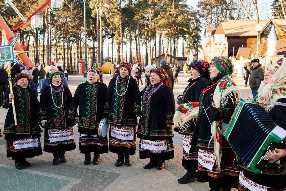 В Киеве и других городах Украины синхронно споют рождественскую колядку