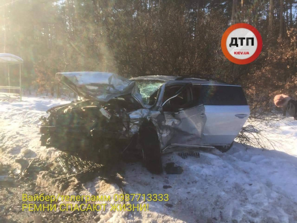 Трое человек погибло в жутком ДТП на Столичном шоссе в Киеве (фото, видео)