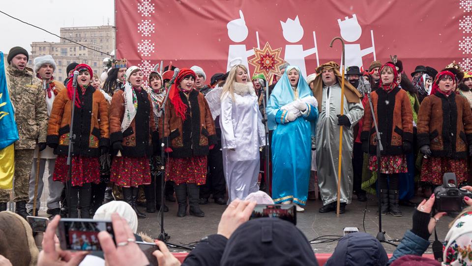 В Киеве и других городах Украины синхронно споют рождественскую колядку