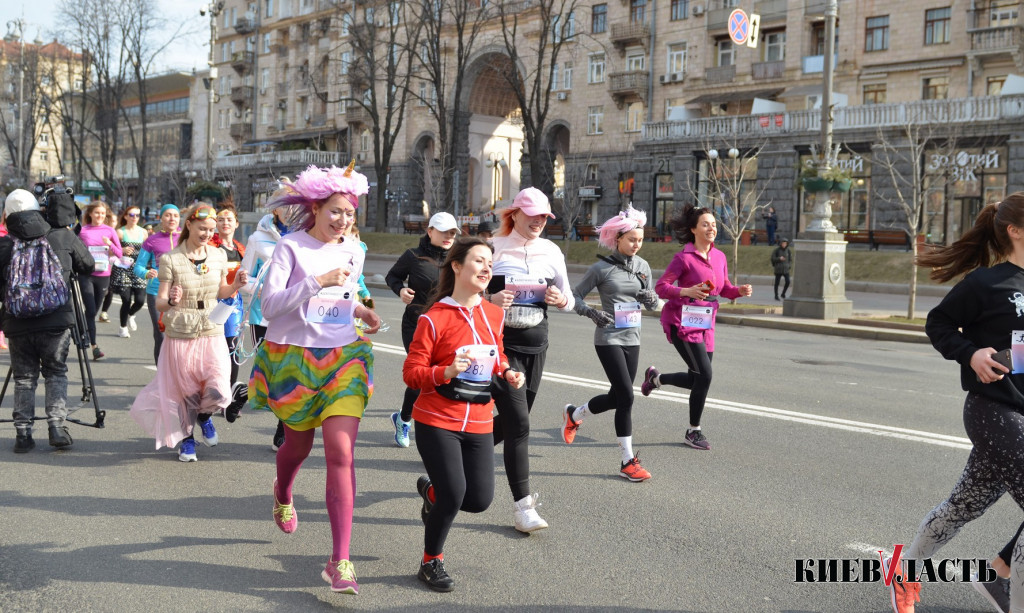 Девочки бегут: как прошел забег на 8 марта в Киеве (фото)