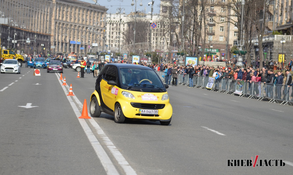 На Крещатике традиционно состоялось женское ралли к 8 марта (фото)