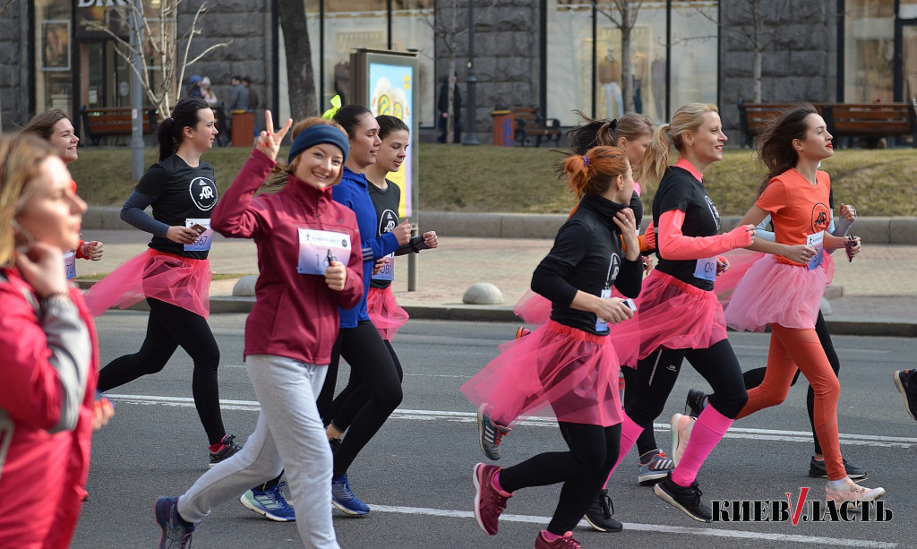 Девочки бегут: как прошел забег на 8 марта в Киеве (фото)