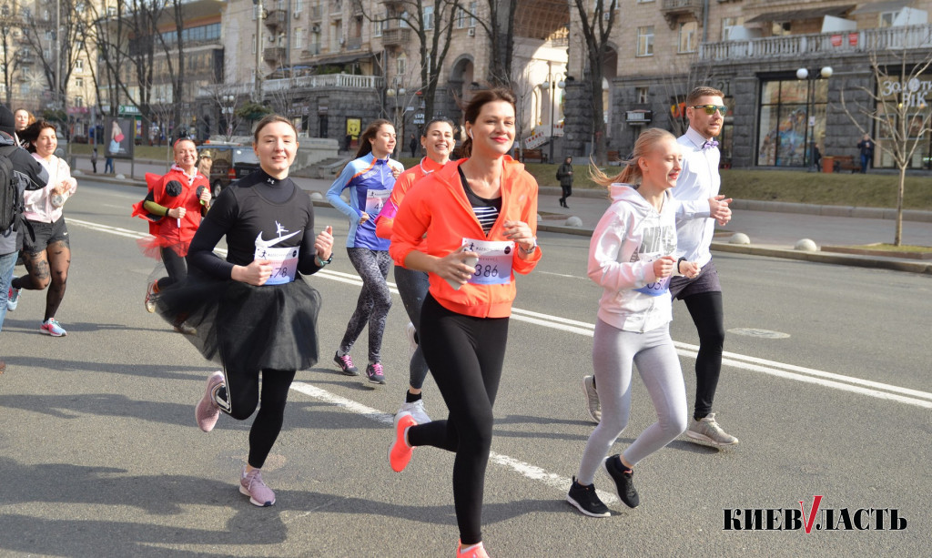 Девочки бегут: как прошел забег на 8 марта в Киеве (фото)