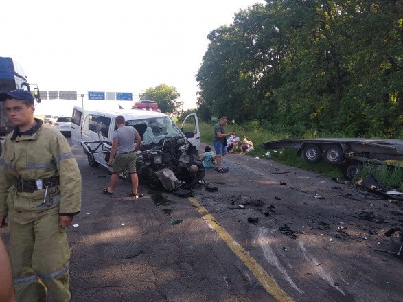 В результате масштабного ДТП на трассе Киев - Одесса пострадало 7 человек (фото)