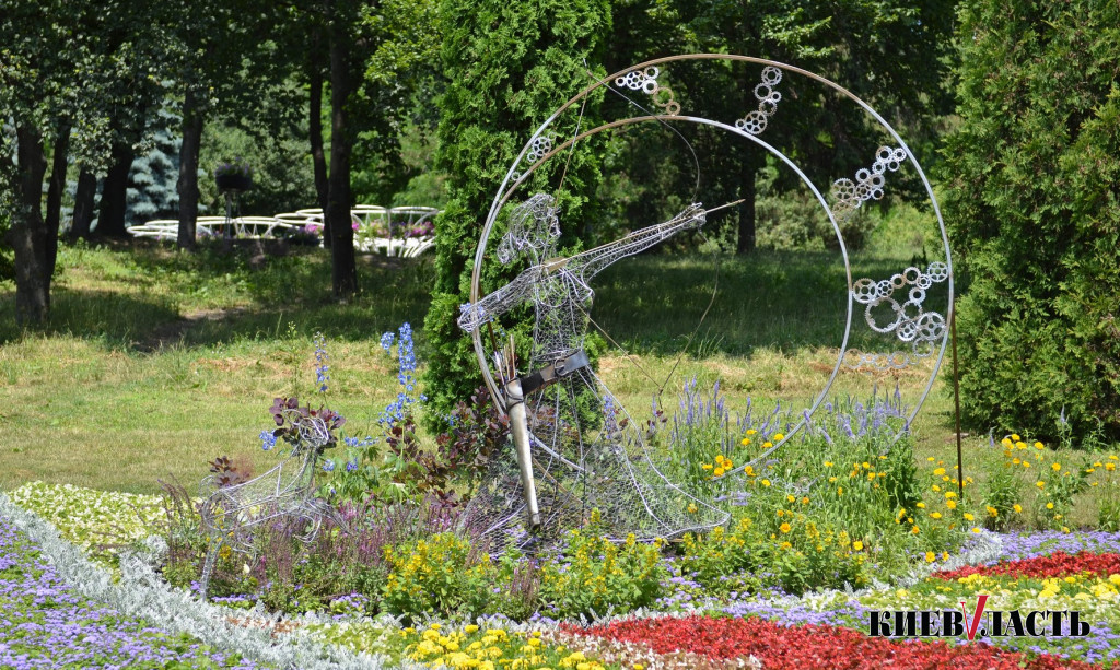 В Киеве открылась выставка “Цветочная Эллада” (фото)