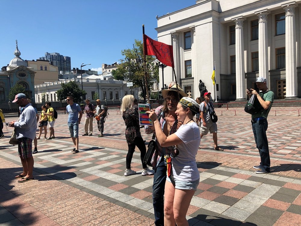 Под Радой в Киеве прошел митинг за легализацию медицинской марихуаны (фото, видео)