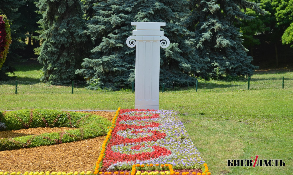 В Киеве открылась выставка “Цветочная Эллада” (фото)