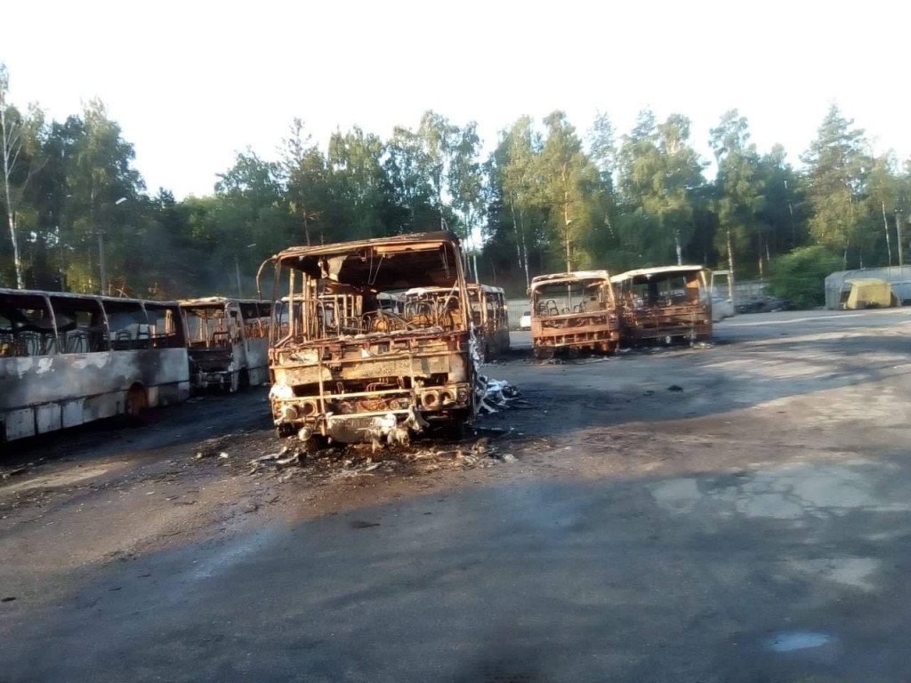 КОГА продлевает договоры с областными перевозчиками автоматом, пока они воюют за маршруты по старинке