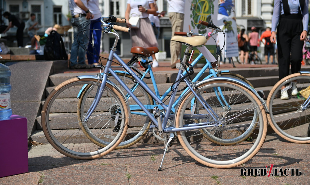 В Киеве прошел велопарад девушек Kyiv Cycle Chic (фото)