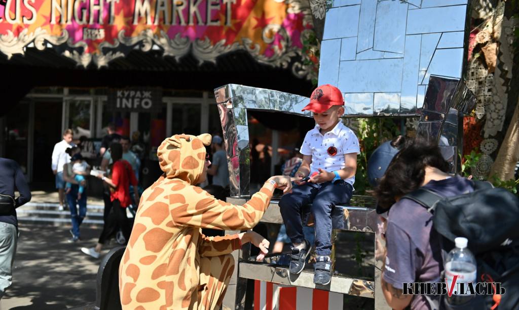 Лучшие фокусы: как прошел Circus Night Market от Кураж Базара (фото)