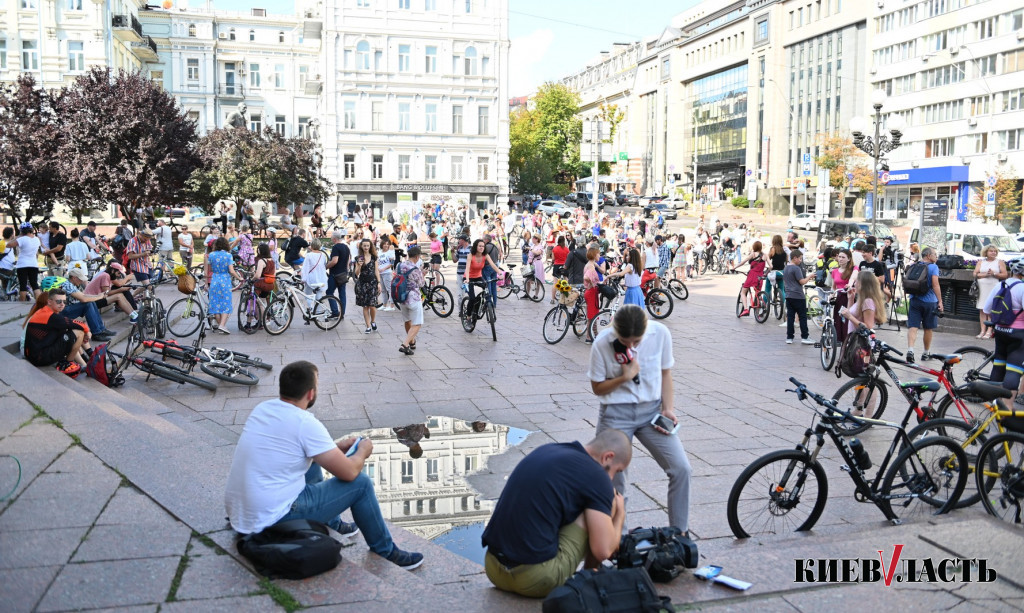 В Киеве прошел велопарад девушек Kyiv Cycle Chic (фото)