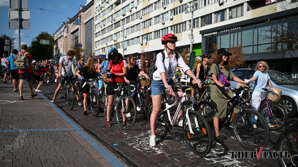 В Киеве прошел велопарад девушек Kyiv Cycle Chic (фото)