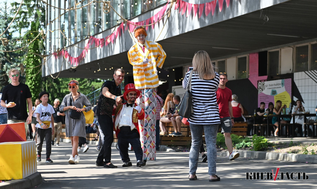 Лучшие фокусы: как прошел Circus Night Market от Кураж Базара (фото)