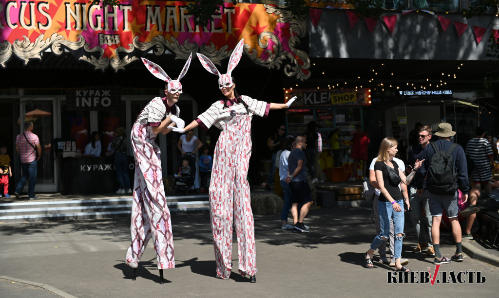 Лучшие фокусы: как прошел Circus Night Market от Кураж Базара (фото)