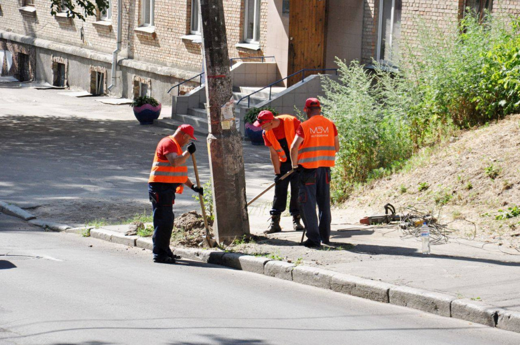 На улицах Нагорной и Багговутовской в Киеве начался капремонт сетей наружного освещения