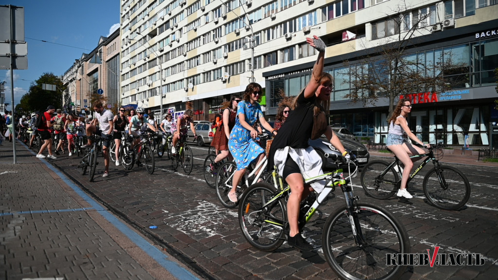 В Киеве прошел велопарад девушек Kyiv Cycle Chic (фото)