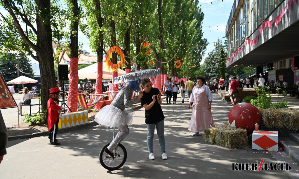 Лучшие фокусы: как прошел Circus Night Market от Кураж Базара (фото)