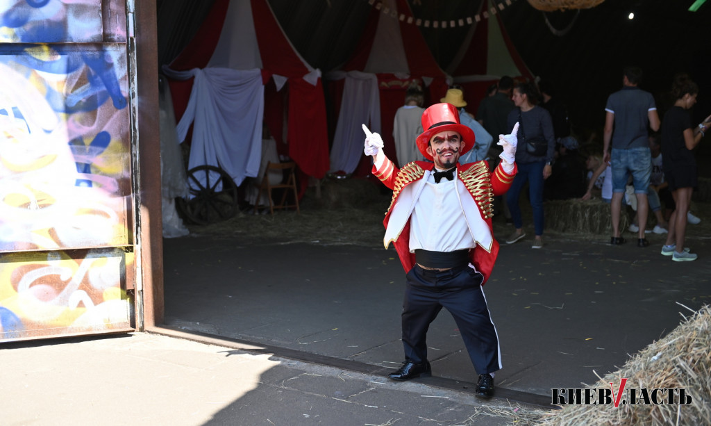 Лучшие фокусы: как прошел Circus Night Market от Кураж Базара (фото)