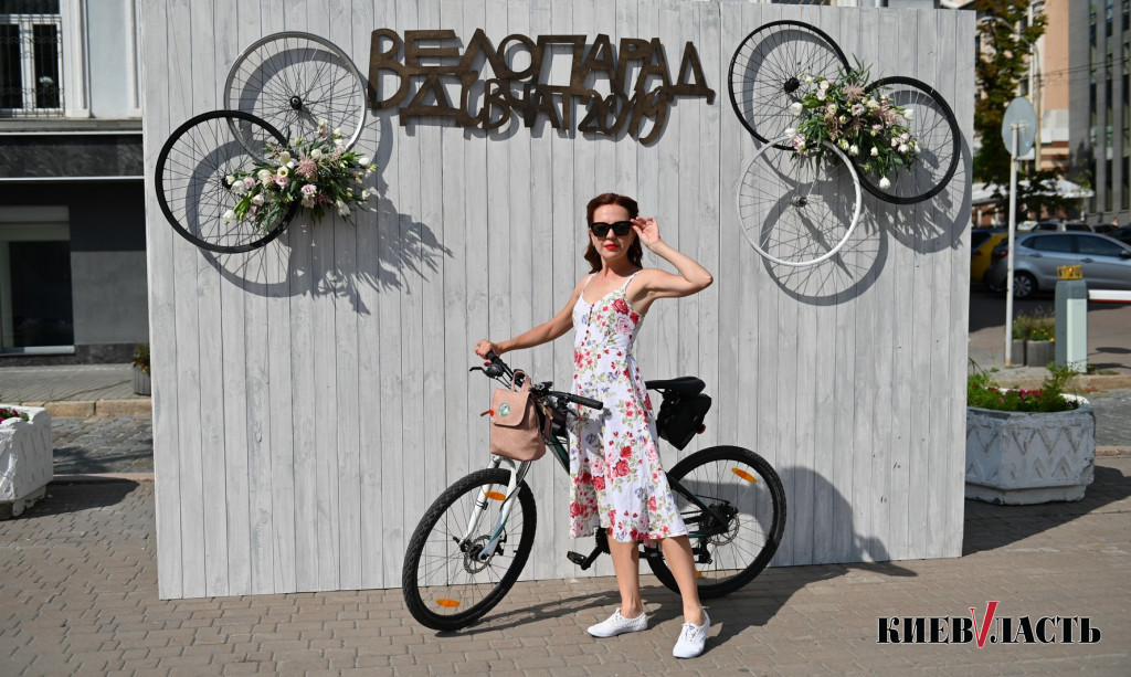 В Киеве прошел велопарад девушек Kyiv Cycle Chic (фото)