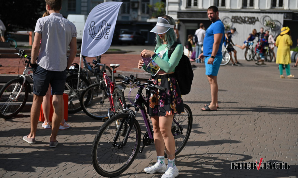 В Киеве прошел велопарад девушек Kyiv Cycle Chic (фото)