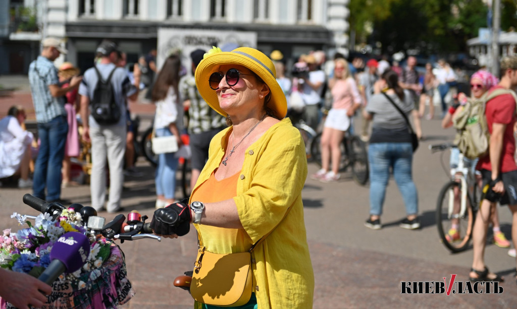 В Киеве прошел велопарад девушек Kyiv Cycle Chic (фото)