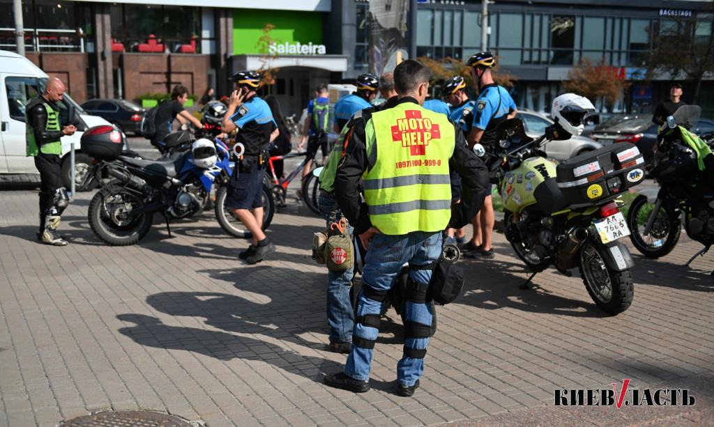 В Киеве прошел велопарад девушек Kyiv Cycle Chic (фото)